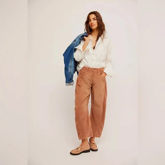 Free People We The Free Good Luck Mid-Rise Corduroy Barrel Jeans in Brown NWT - Picture 1 of 9